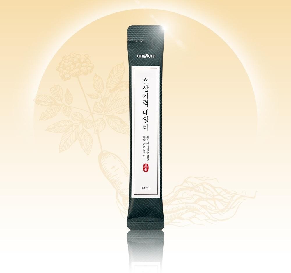 해 모양 원과 인삼 선화 앞에 세운 흑삼기력 데일리 스틱 1포 (10 mL)
