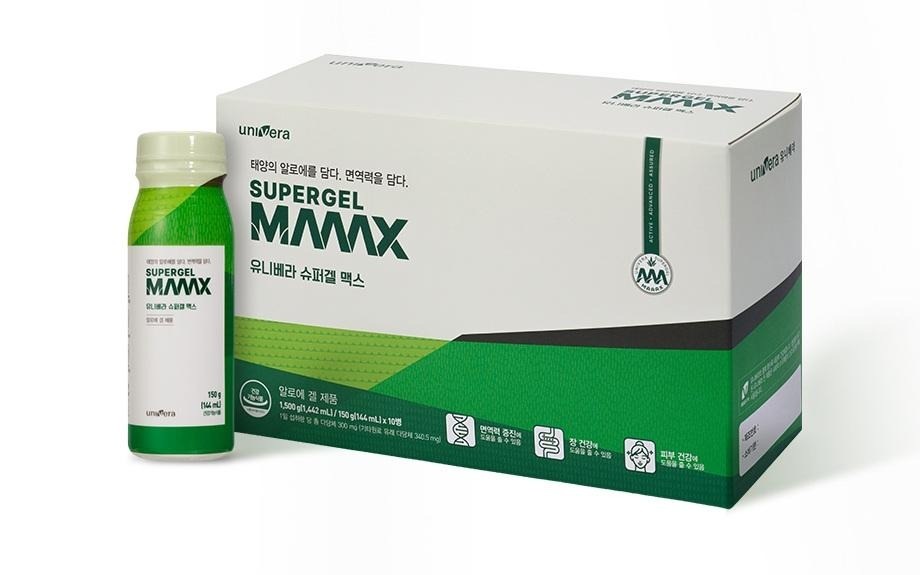 유니베라 슈퍼겔 맥스 상자(태양의 알로에를 담다. 면역력을 담다. · SUPERGEL MAX · 알로에 겔 제품 · 1,500 g(1,442 mL) / 150 g(144 mL) x 10병 · 면역력 증진 · 장 건강 · 피부 건강 아이콘)와 초록 병 한 개