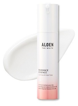알로엔 더화이트 래디언스 에센스 병(RADIANCE ESSENCE)과 뒤로 펴 바른 흰 에센스 자국